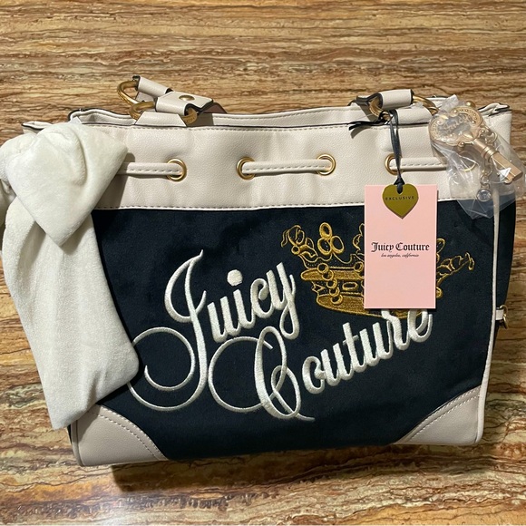 Juicy Couture - Picture 1 of 10